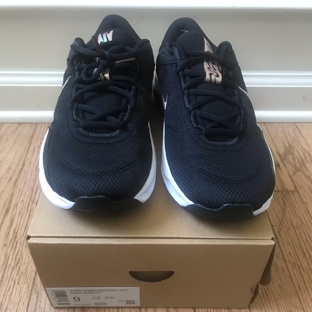 Nike Women Legend Essential 3 Black/Bronze Size 9 NWT
